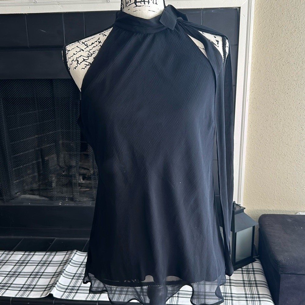 🪩5 for $25🪩Banana Republic Black Sleeveless Blouse with Bow Detail